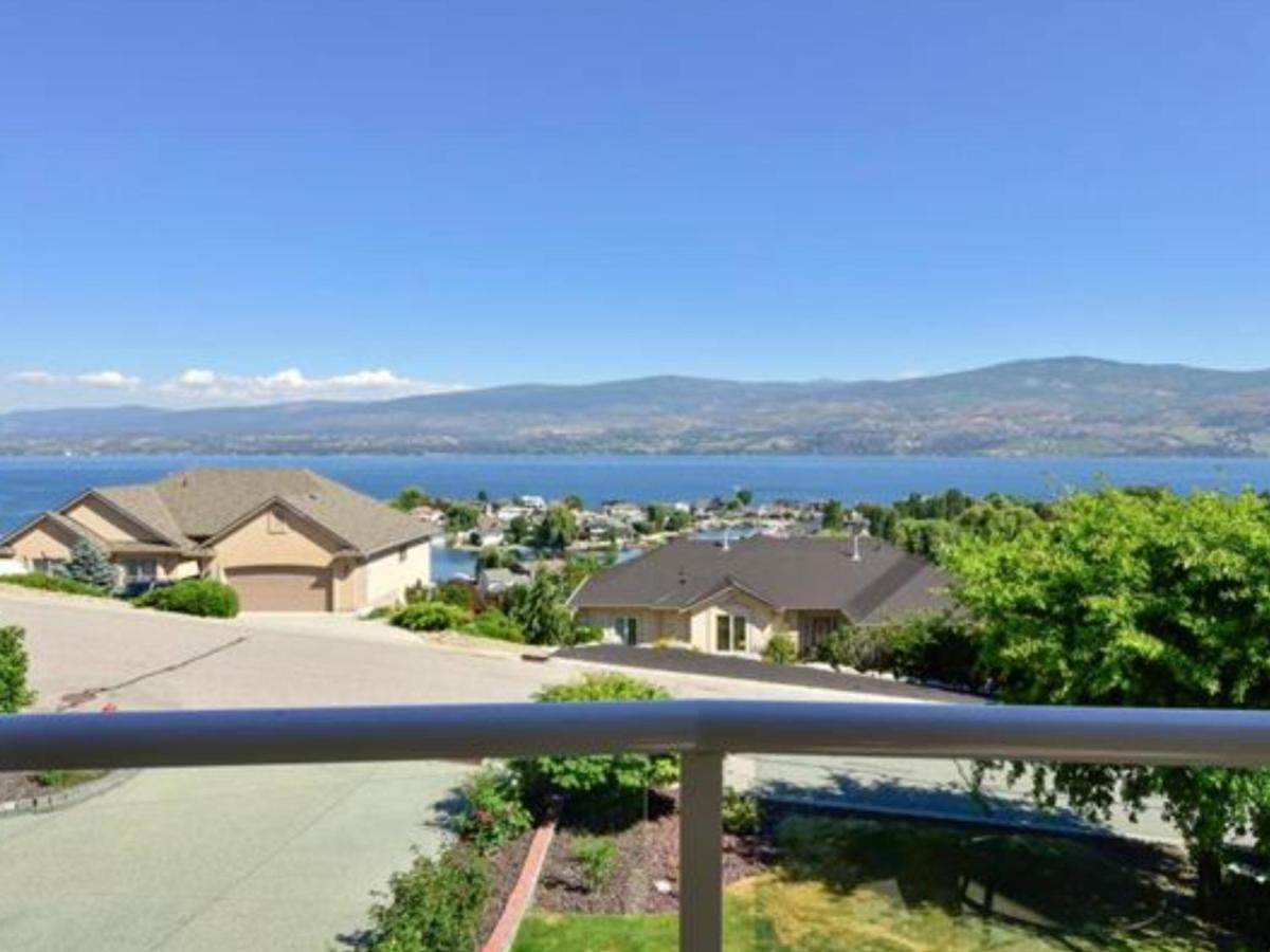 Lake View Yellow House By Winary Resort ウェストケロウナ エクステリア 写真